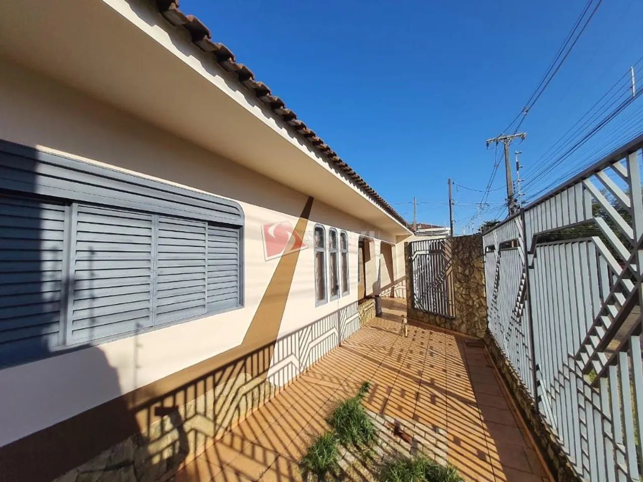 Casa para alugar em Maringá, Cidade Jardim, com 3 quartos, com 193 m² - Foto 2