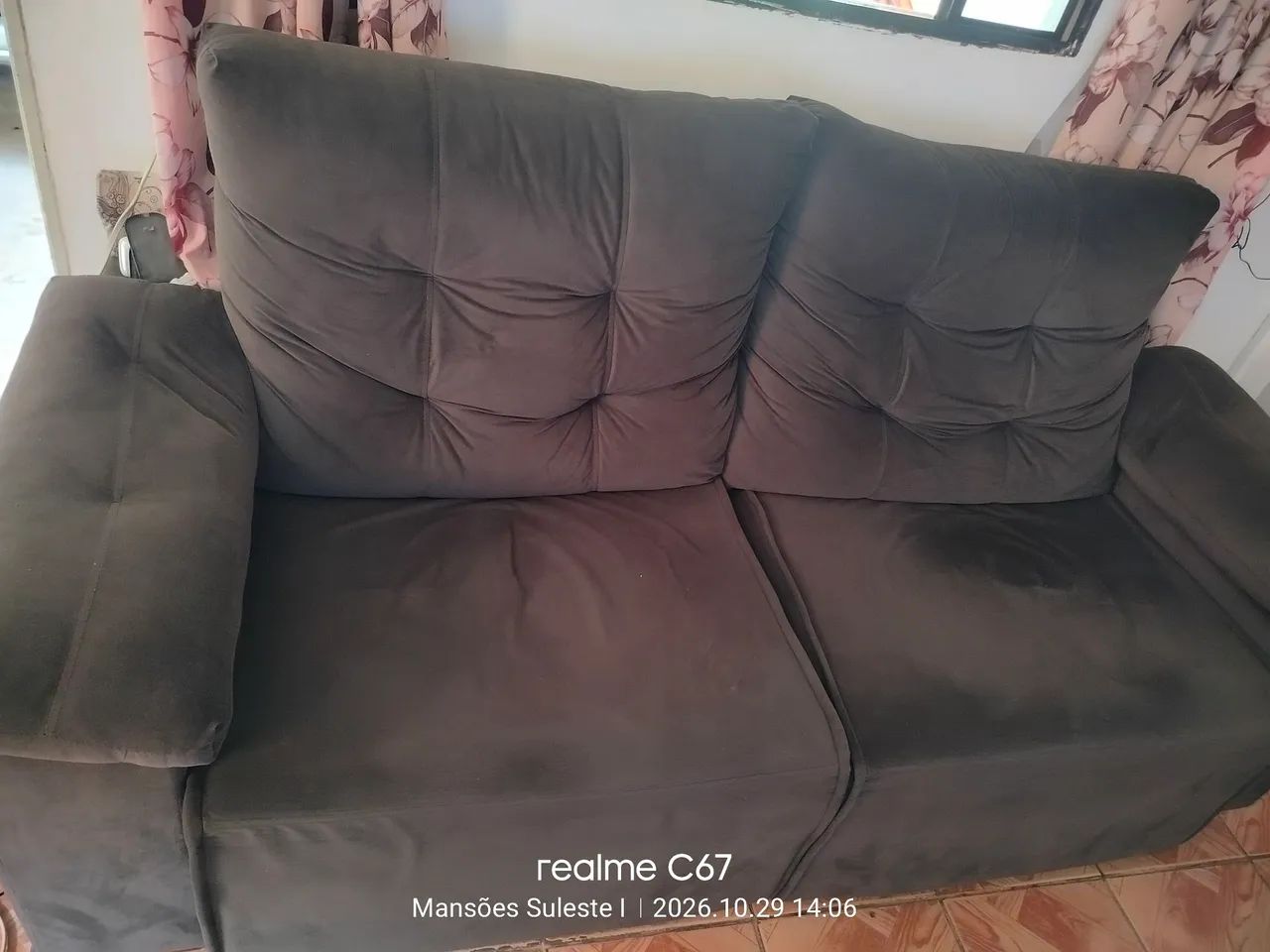 Sofá reclinável e retrátil 