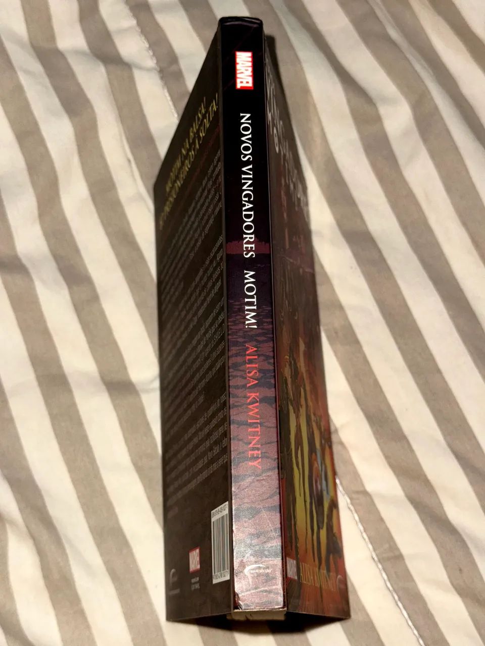 HQVingadores da Costa Oeste e Livros Novos Vingadores Motim - Marvel - Foto 5