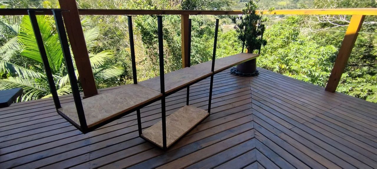 Prateleira de teto impecável e elegante