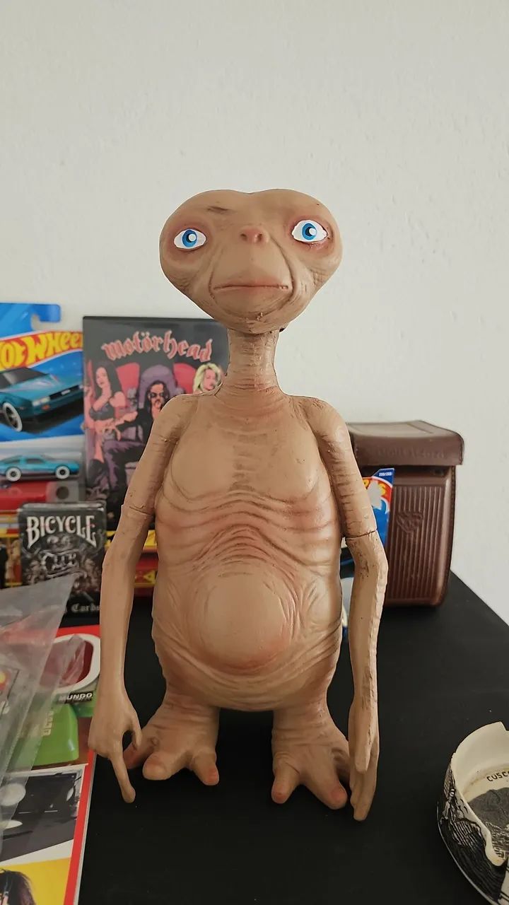 Boneco E.T. o Extraterrestre d borracha sem não aparece a marca