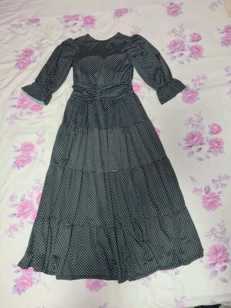 Vestido longo de bolinhas preto e branco com bojo - Foto 3