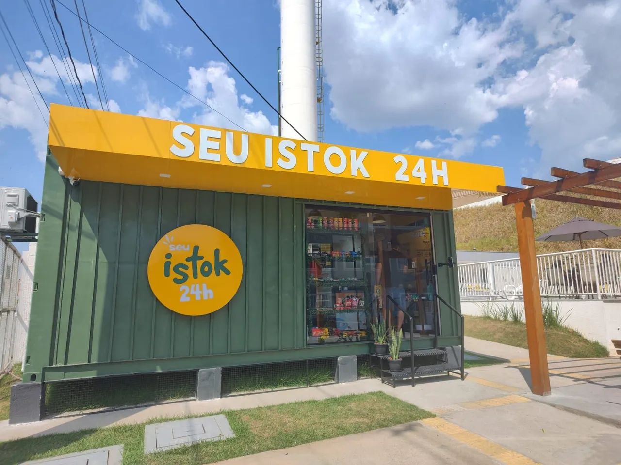 Apartamento semimobiliado Lírio do Vale