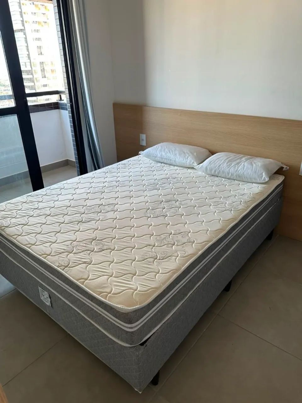 Cama de casal: base + colchão 