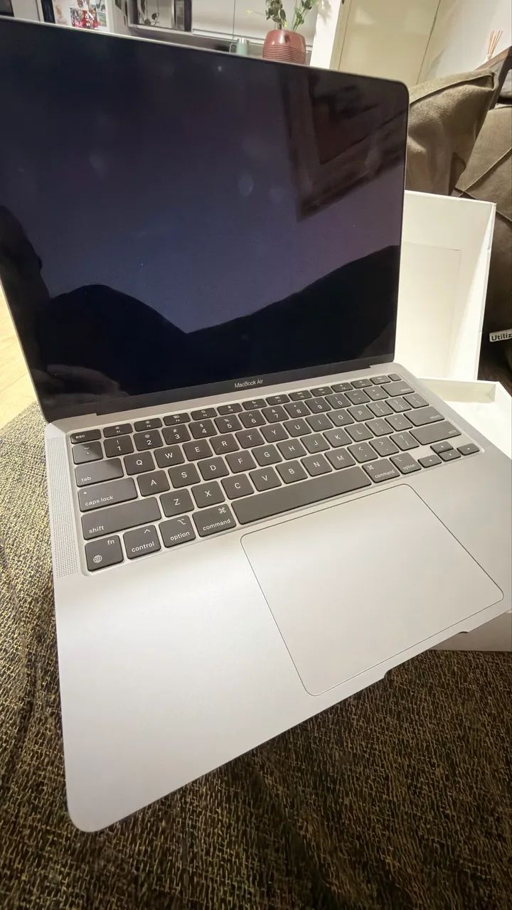 Apple Macbook Air (13 polegadas, 2020, Chip M1, 256 GB de SSD) - Cinza-espacial - Foto 4