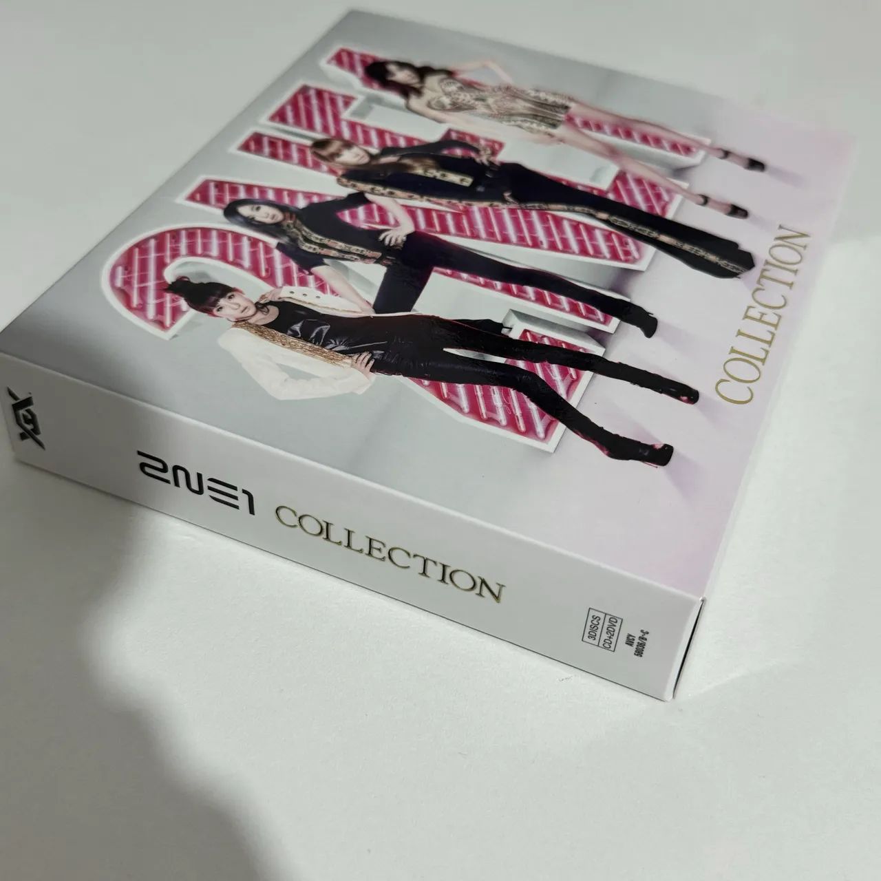 2NE1 COLLECTION Tipo C (2 DVDs + 1 CD + Photo Book) - Importado