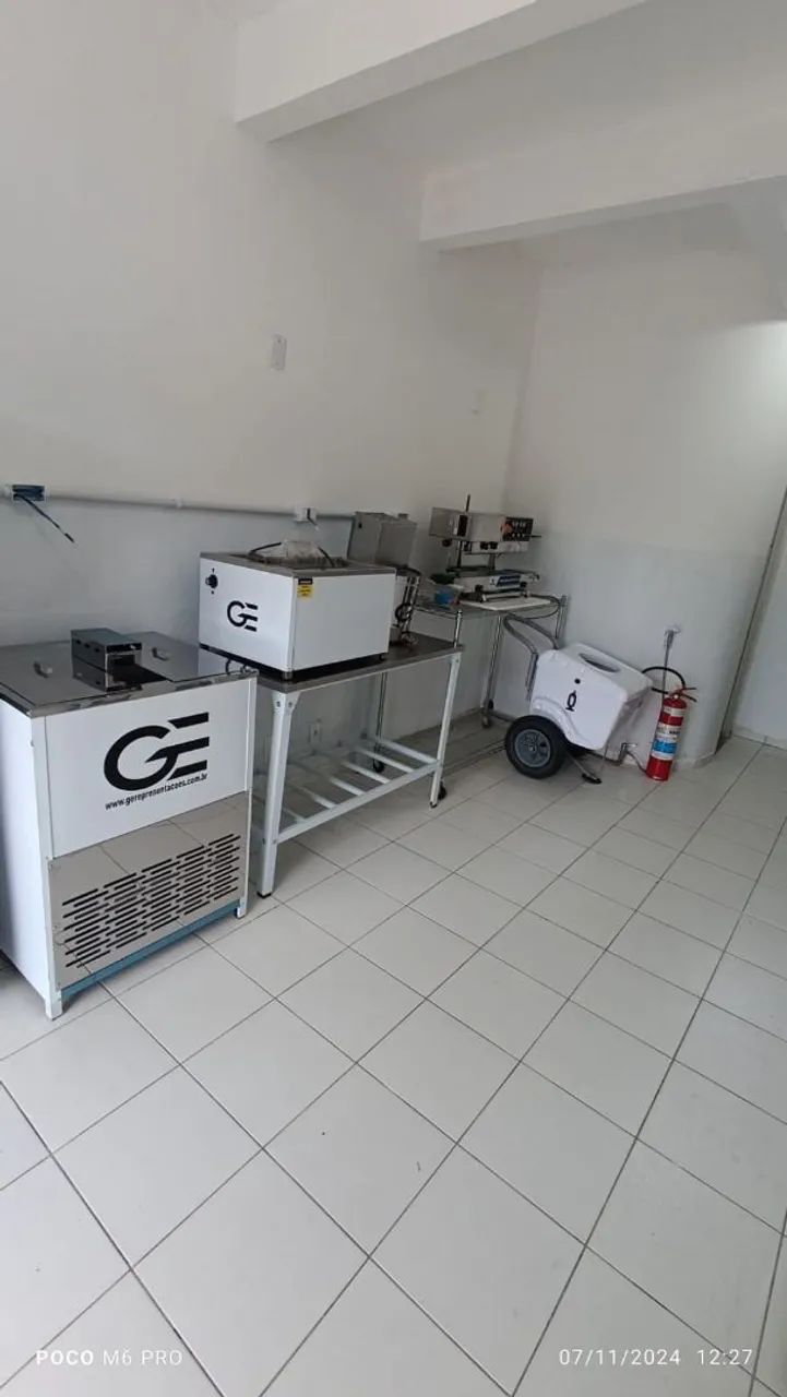 VENDO MINI FÁBRICA DE PICOLE E GELO SABORIZADO (COMPLETA)