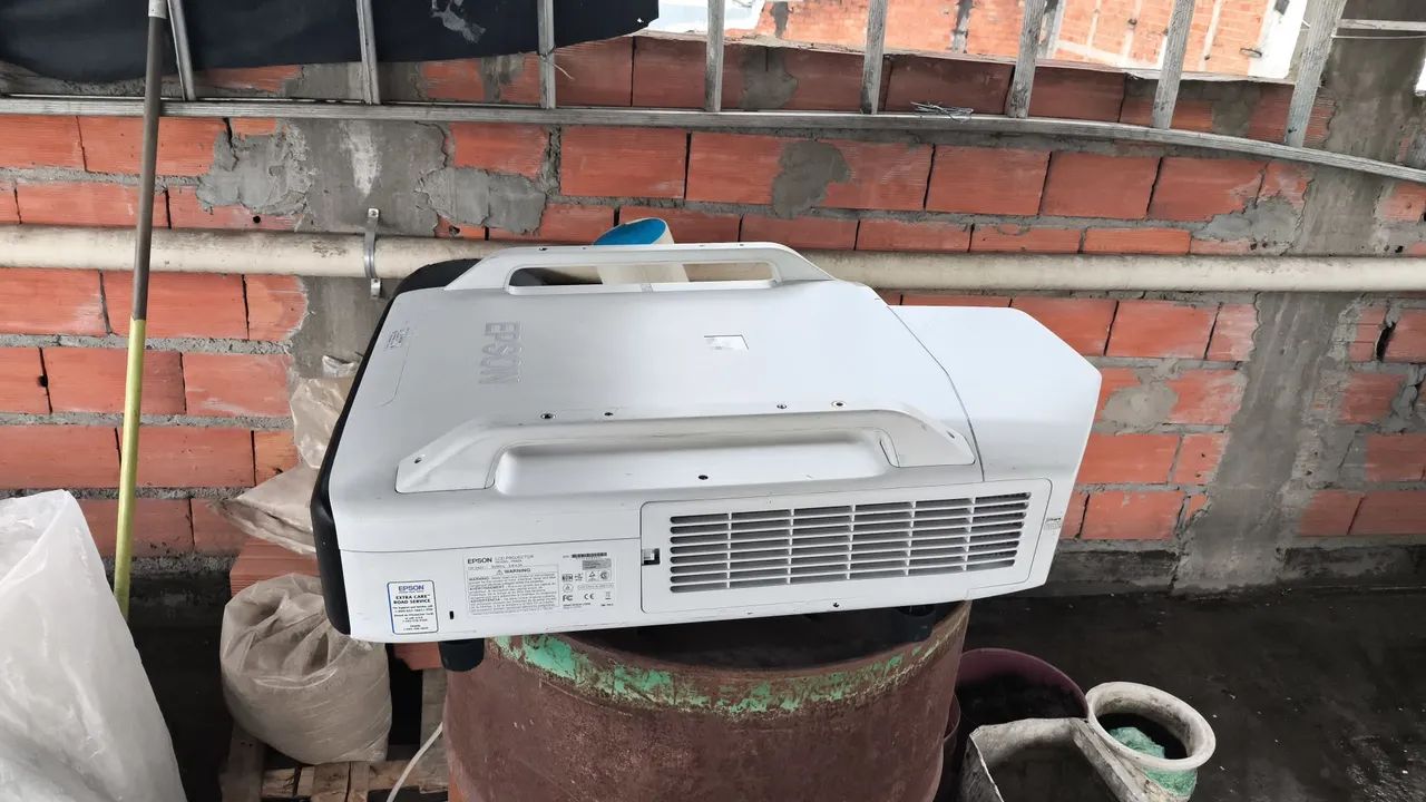 Projetor Epson Pro Z8350wnl - 8500 Lumens - Até 500 Polegadas - 2 Lampadas - Foto 5