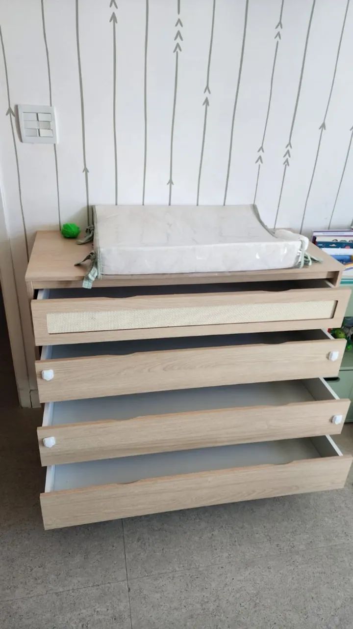 BERÇO E COMODA QUARTO INFANTIL