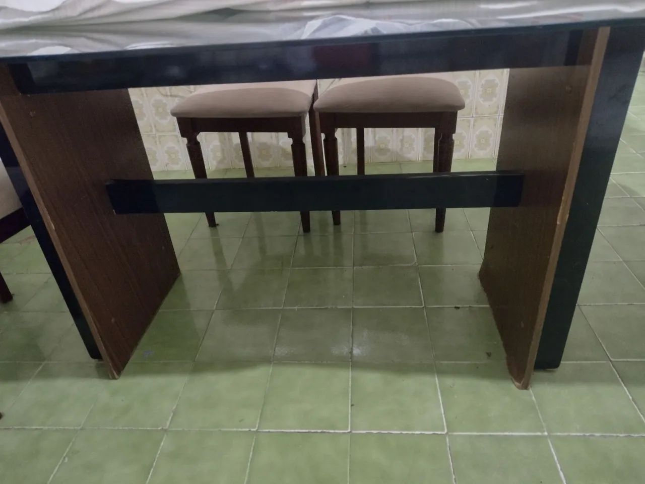 Mesa de vidro com 6 cadeiras 1,70x0,90 - Foto 3