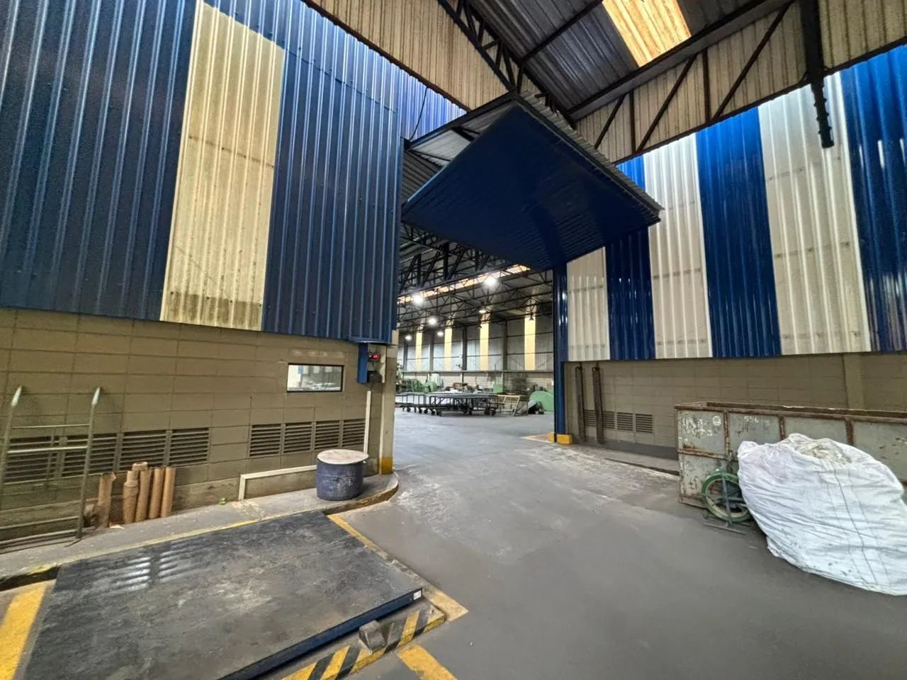 Galpão 1600 m²  2 docas  Jandira/Castello Branco - Foto 2