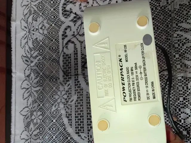 Rádio Relógio com Projetor em excelente estado. - Foto 3