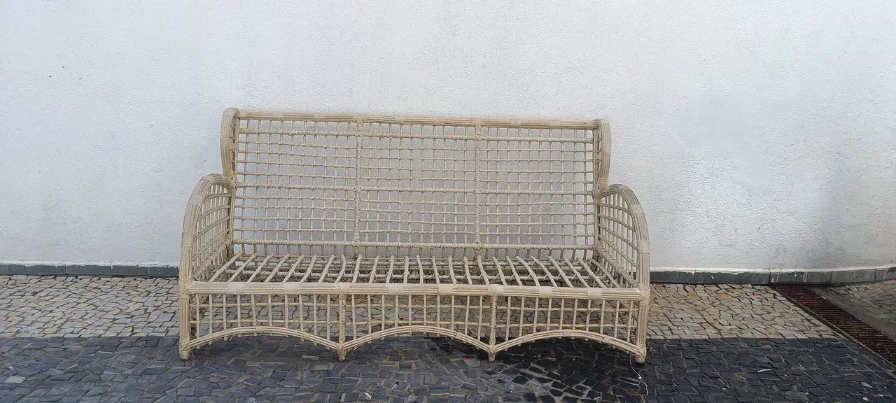 Sofá de três lugares de vime