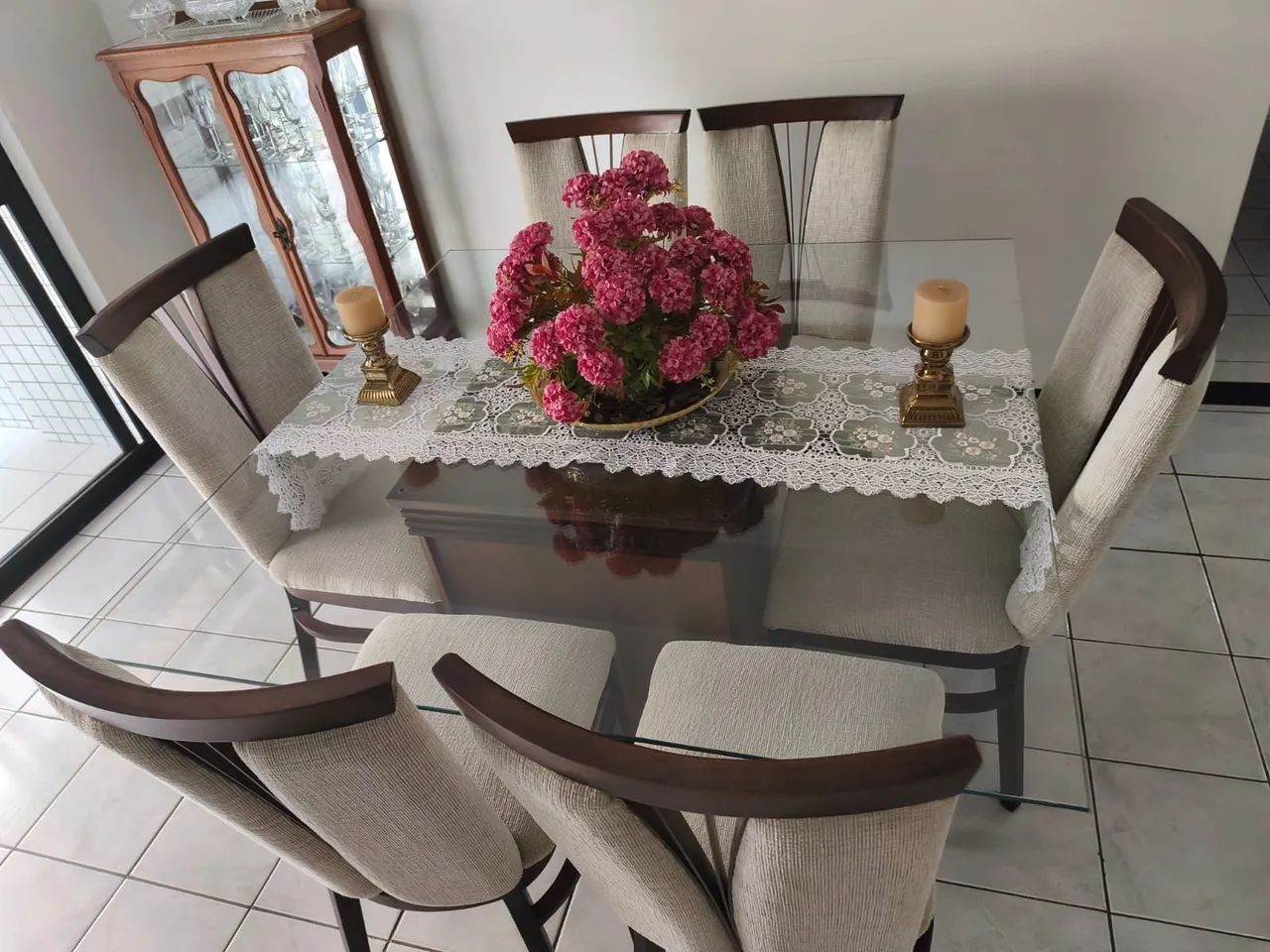 Conjunto mesa e cadeiras alta qualidade 