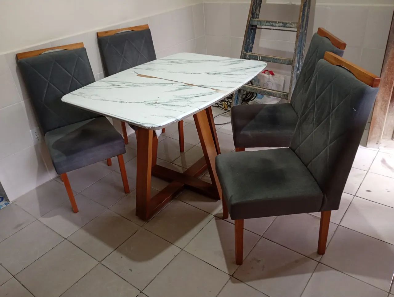 Mesa com 4 cadeiras  - Foto 3