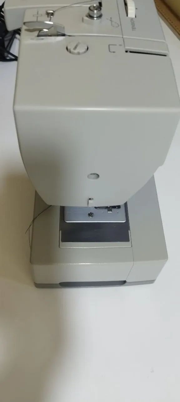 Máquina Singer 4423 220 V - Foto 3