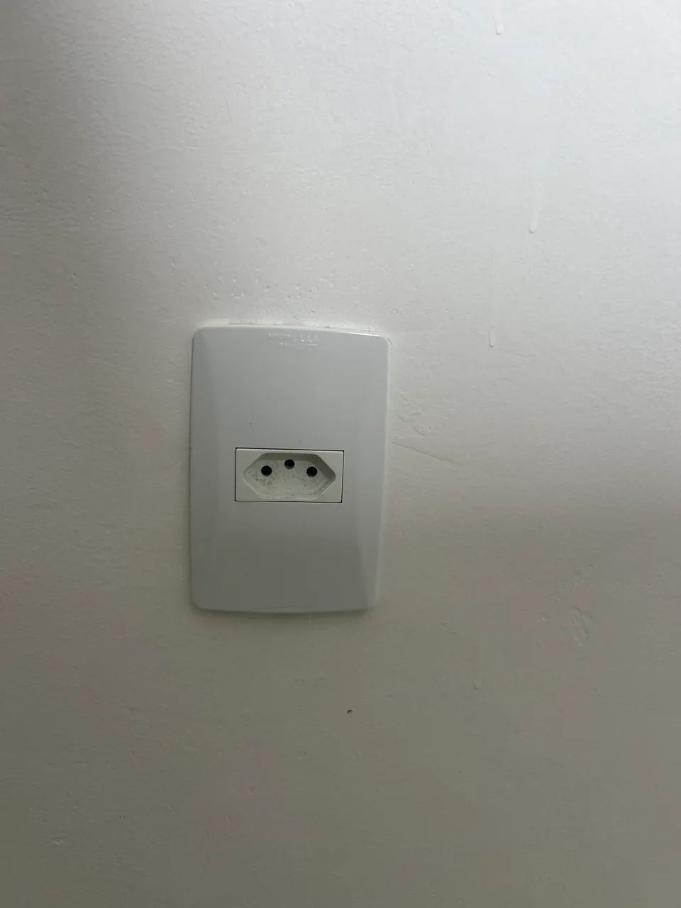 Instalação e troca de tomadas 