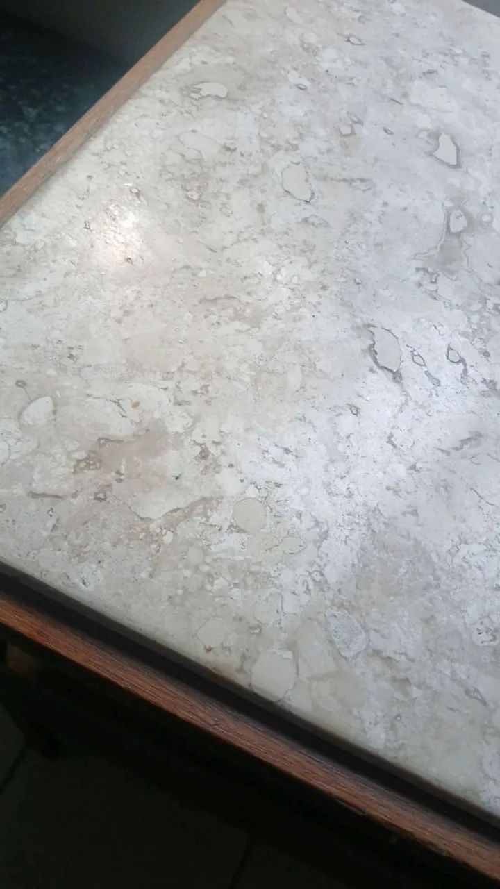 mesa antiga em madeira maciça e tampo em granito com 2 gavetas - Foto 5