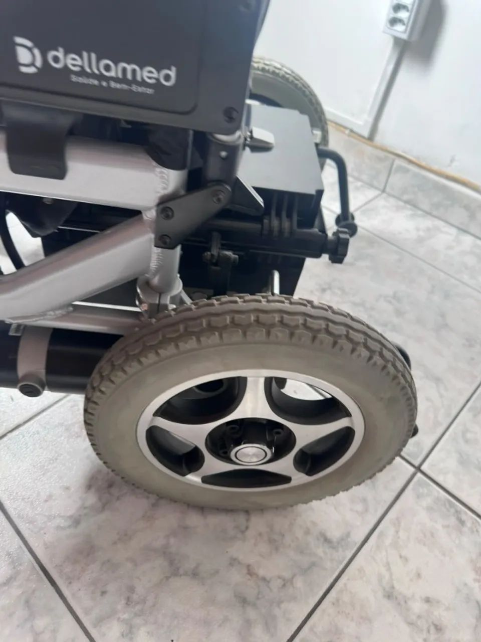 Cadeiras de Rodas Eletrica - Foto 3