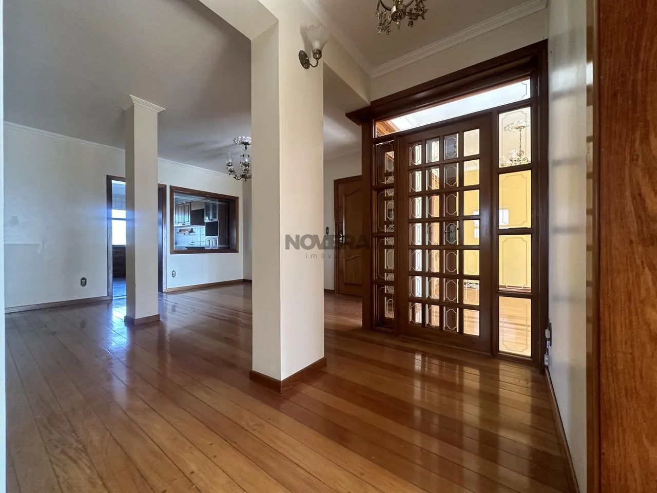 Amplo apartamento central com 2 vagas