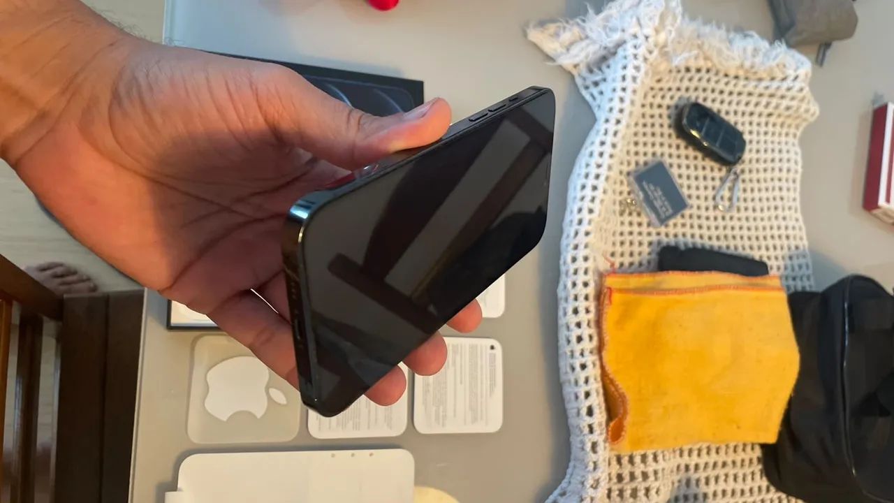 Vendo Iphone 12 pro max - Perfeito estado, único dono com caixa - Foto 4