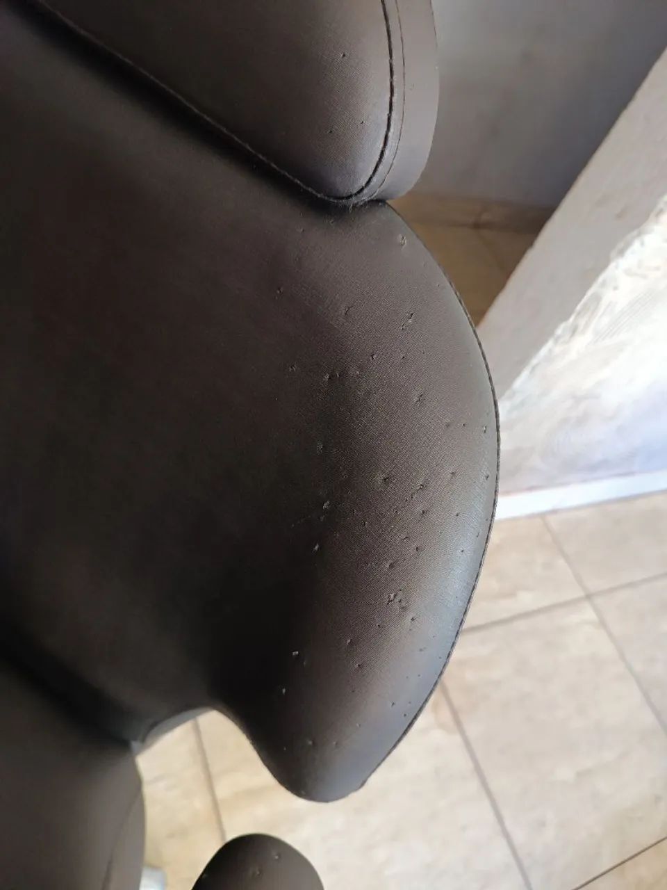 CADEIRA DE SALÃO COM ALGUNS DETALHES  - Foto 3