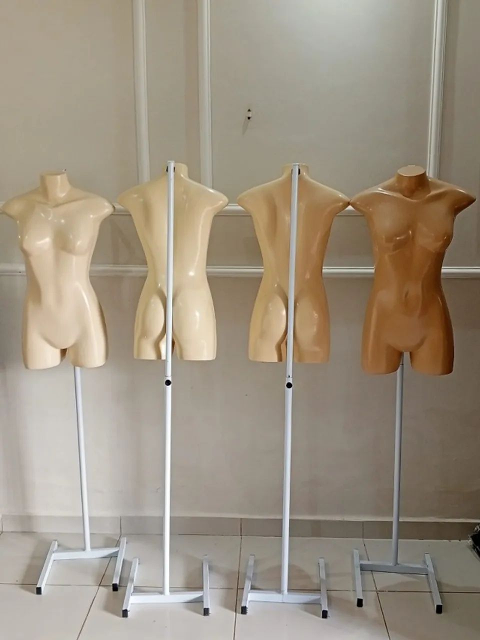Manequins Busto Feminino com Pedestal - Estado de Novo