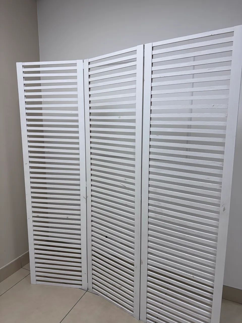 Biombo Branco Ripado
