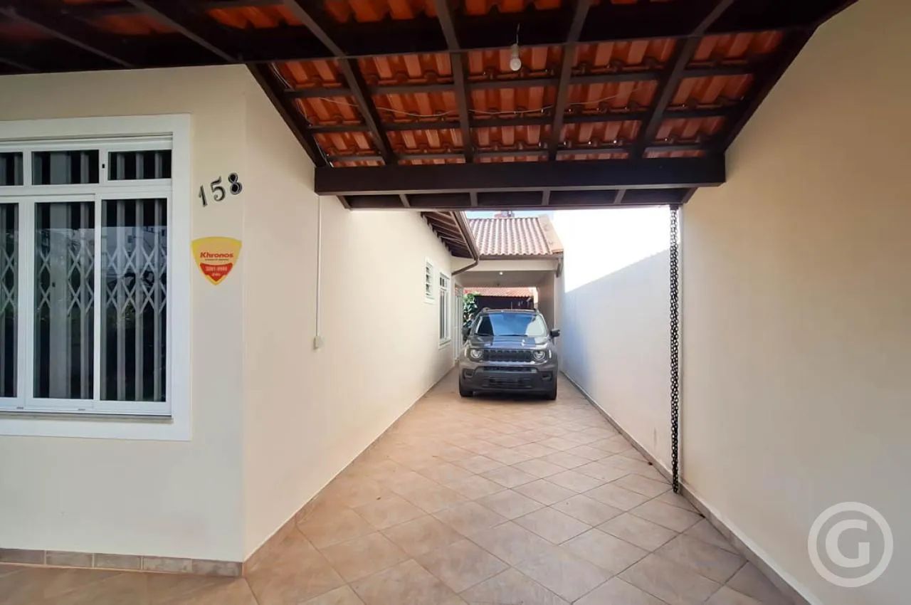 Casa semimobiliada com sete vagas no Estreito, em Florianópolis - Foto 4