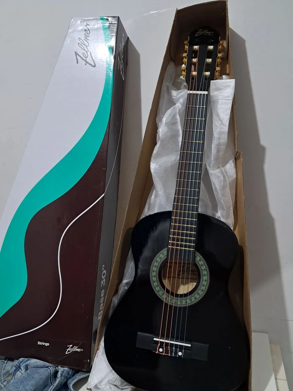 Violão infantil, novo na caixa