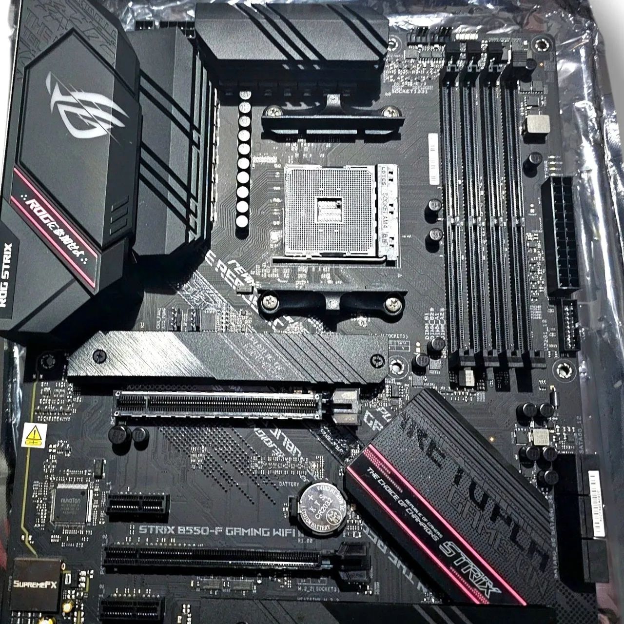 Placa-mãe ASUS ROG Strix B550-F Gaming - Foto 4