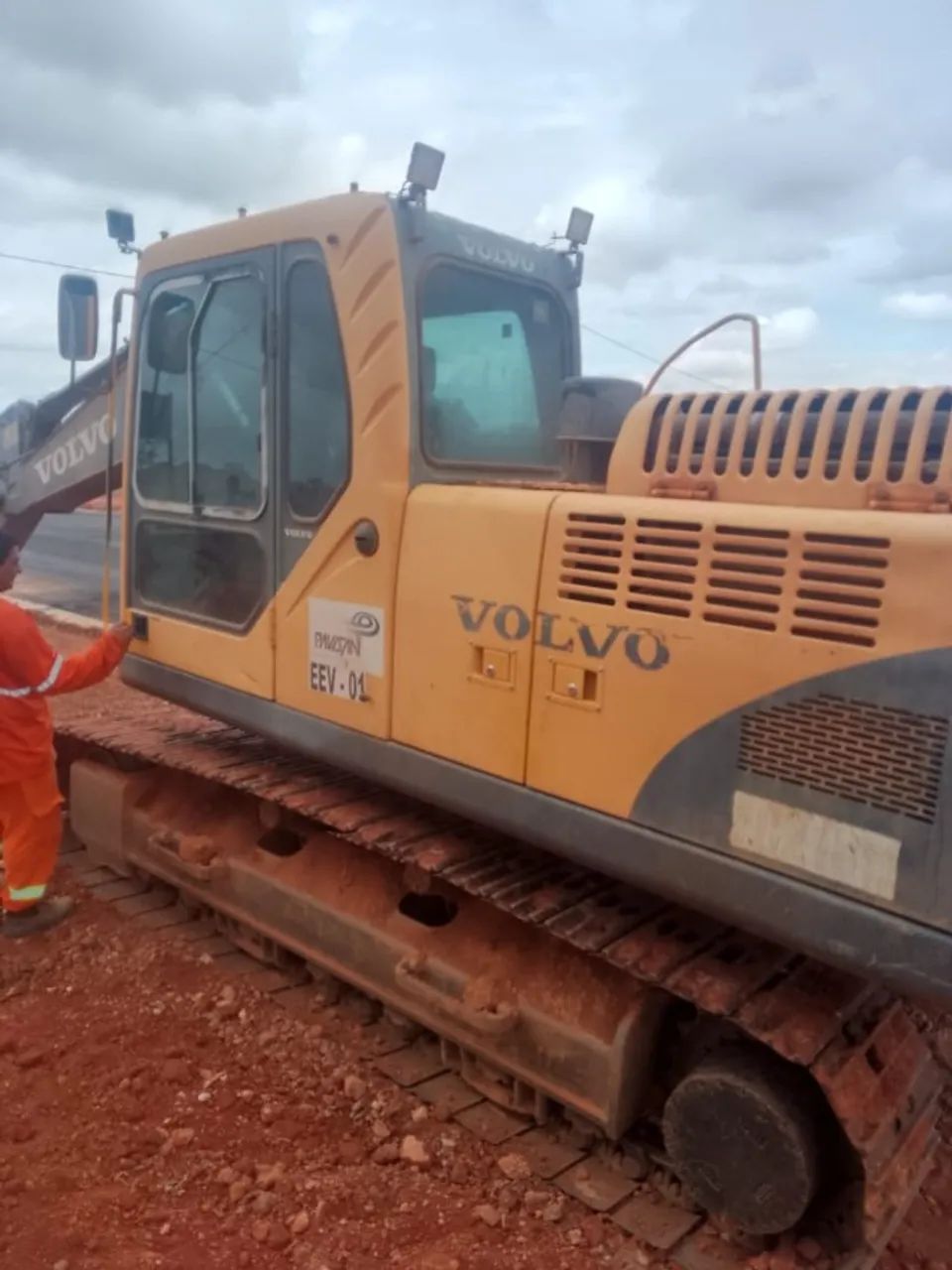 Escavadeira Volvo 210 - Foto 3