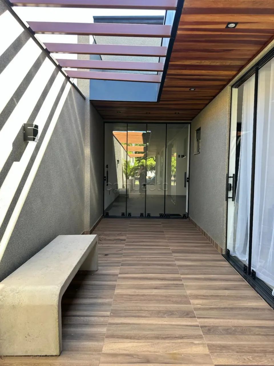 Sala Comercial na Galeria Zurique | 24m² | Excelente Localização em Bady Bassitt