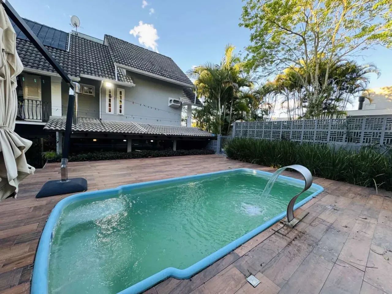 Linda Casa Com Piscina e Terreno Amplo em Cocal do Sul - Foto 2