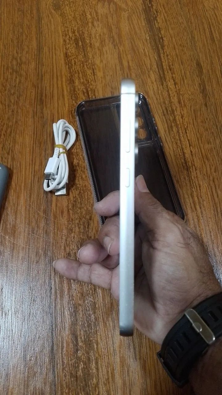 Vendo esse S23 fé 128GB 8 de RAM 5G sem marca de uso  - Foto 4
