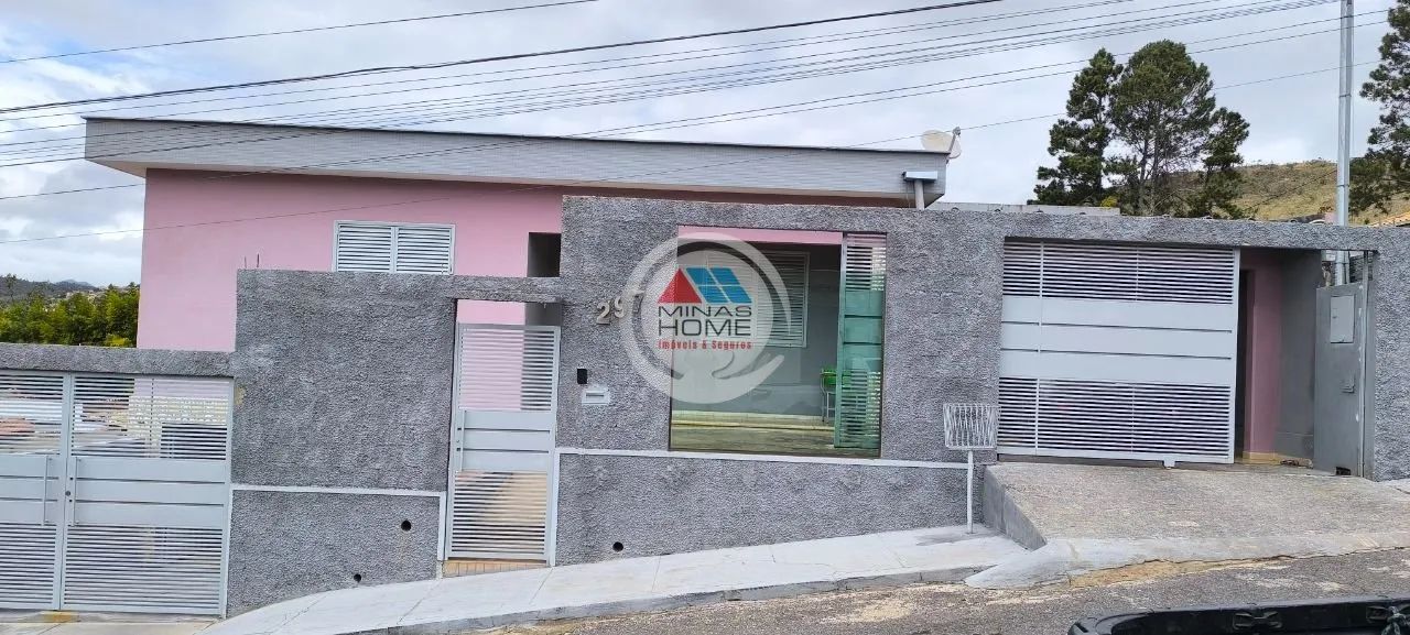 Casa grande, reformada, excelente localização