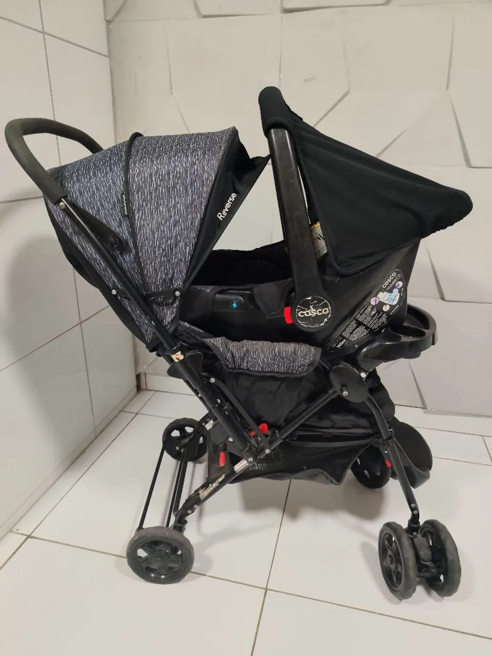Carrinho de bebê e bebê conforto Cosco  - Foto 2