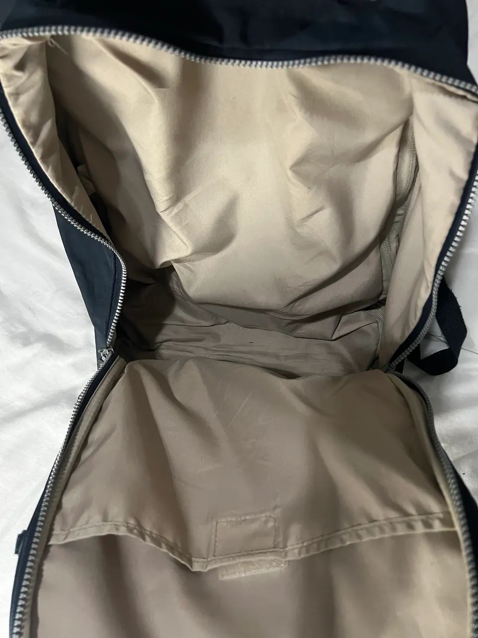 Mochila Kipling de rodinha azul marinho original  - Foto 4