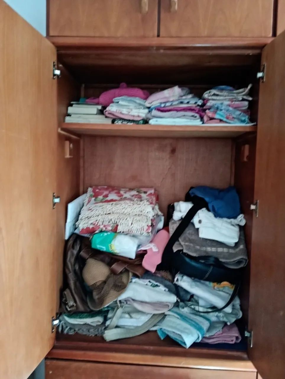 Guarda roupa de madeira maciça  - Foto 2