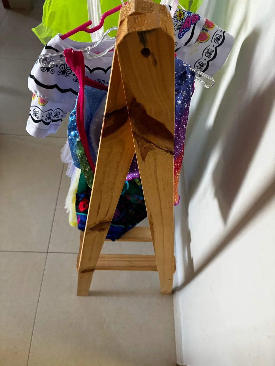 Cabideiro infantil em madeira maciça  - Foto 2