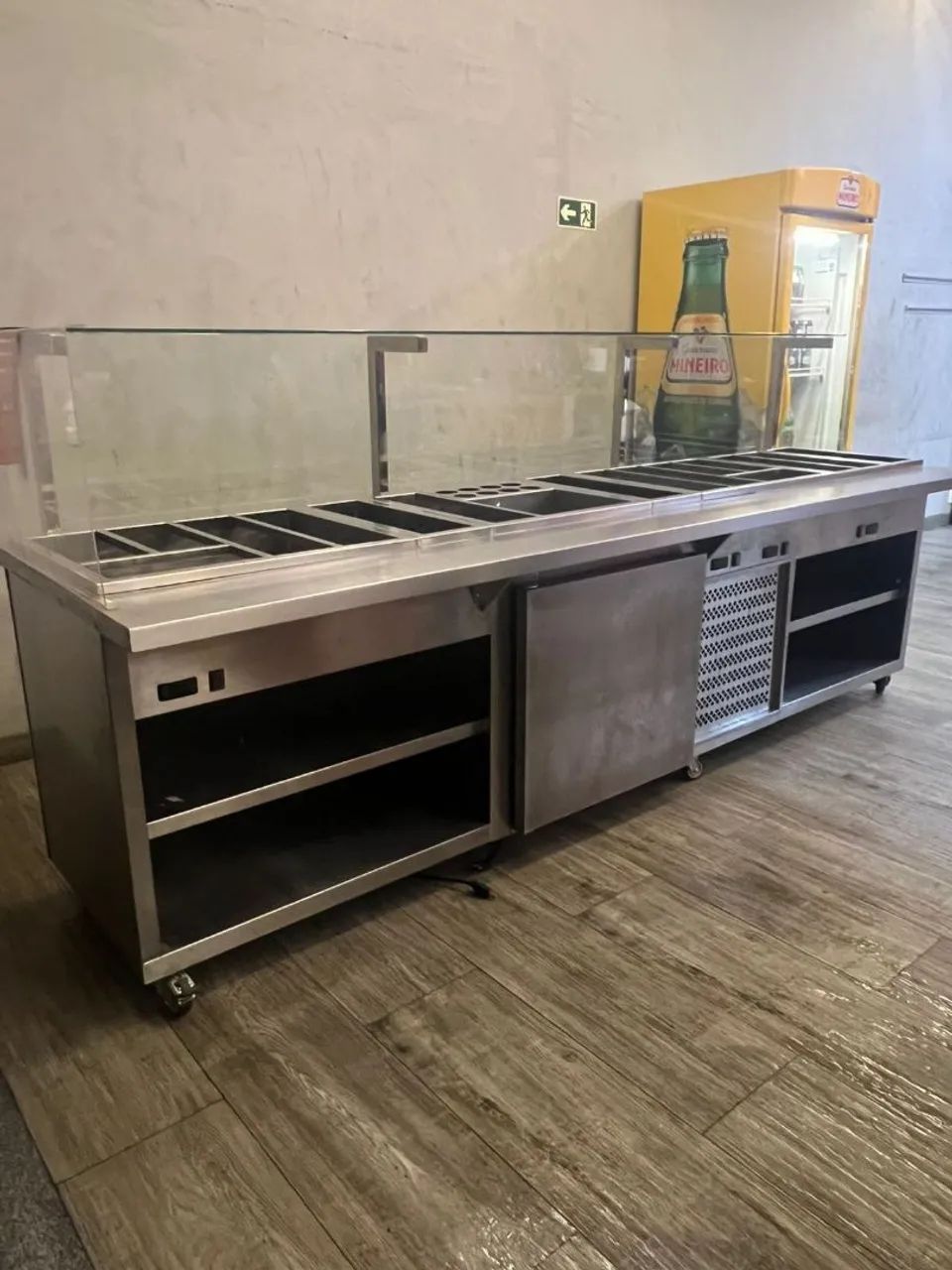 Vendo pista quente de banho Maria com geladeira central  - Foto 2