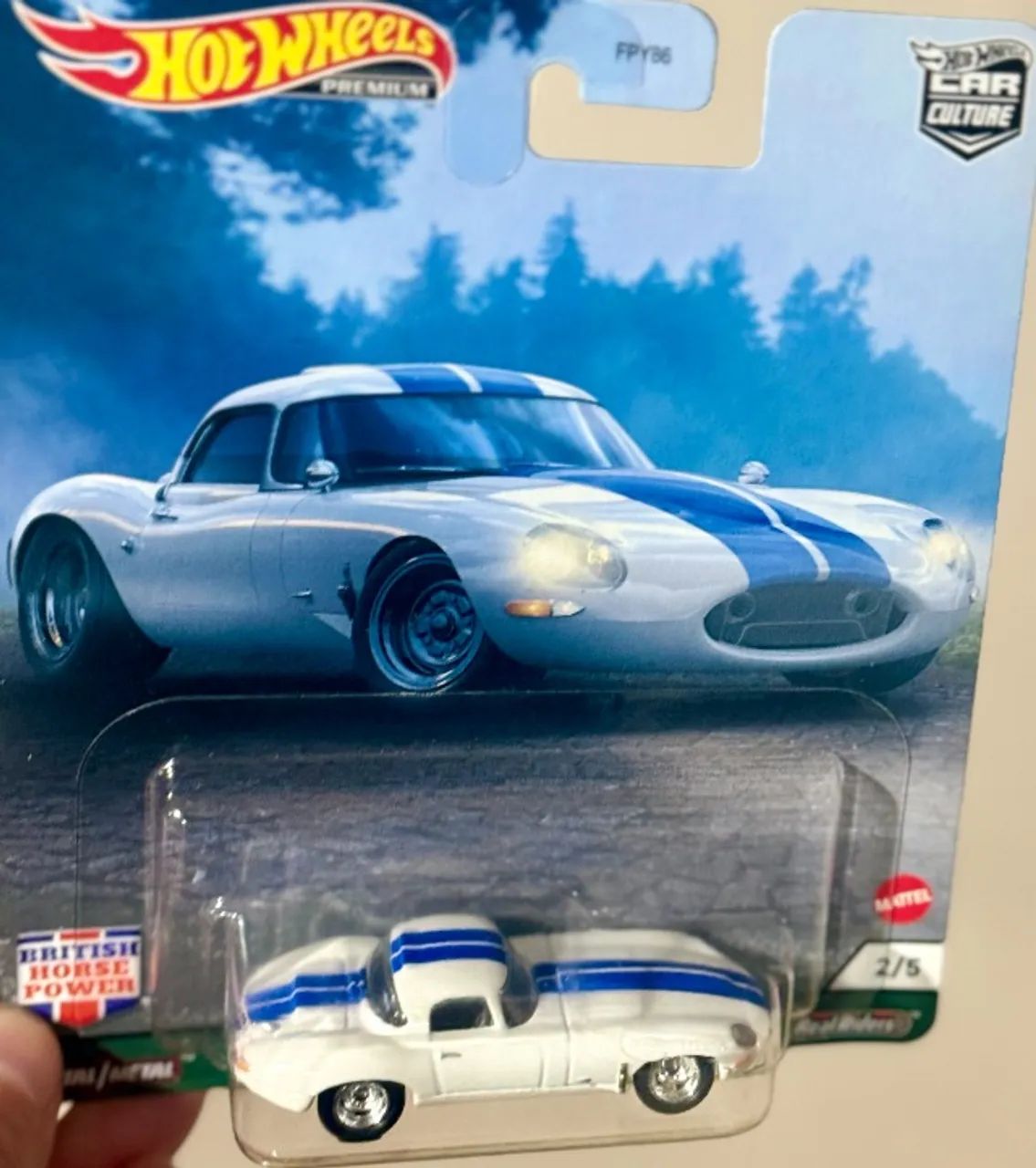Miniatura Hot Wheels Premium Jaguar E-Type 1:64 - Foto 3