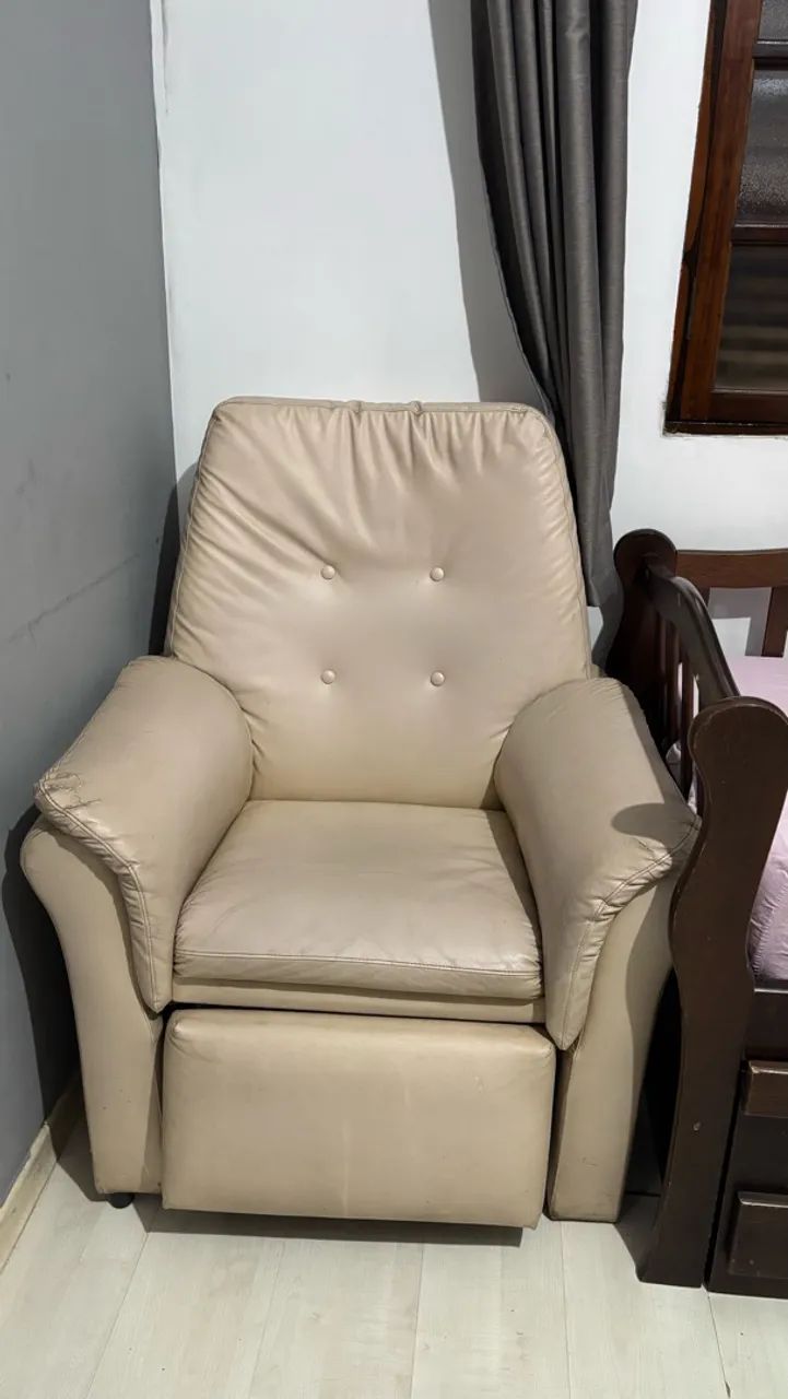Cama, poltrona e tapete  - Foto 3