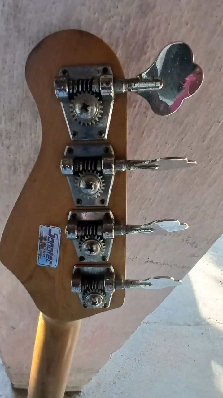 baixo elétrico 