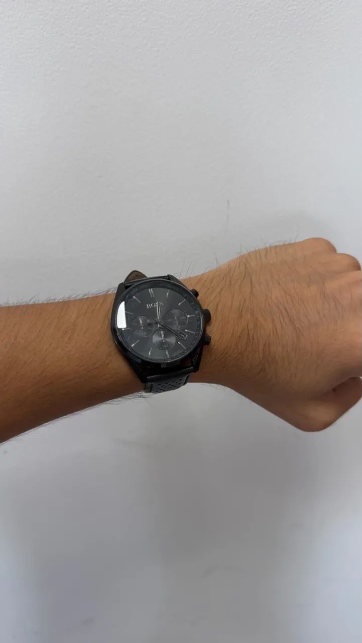 Vendo Relógio Boss couro preto 