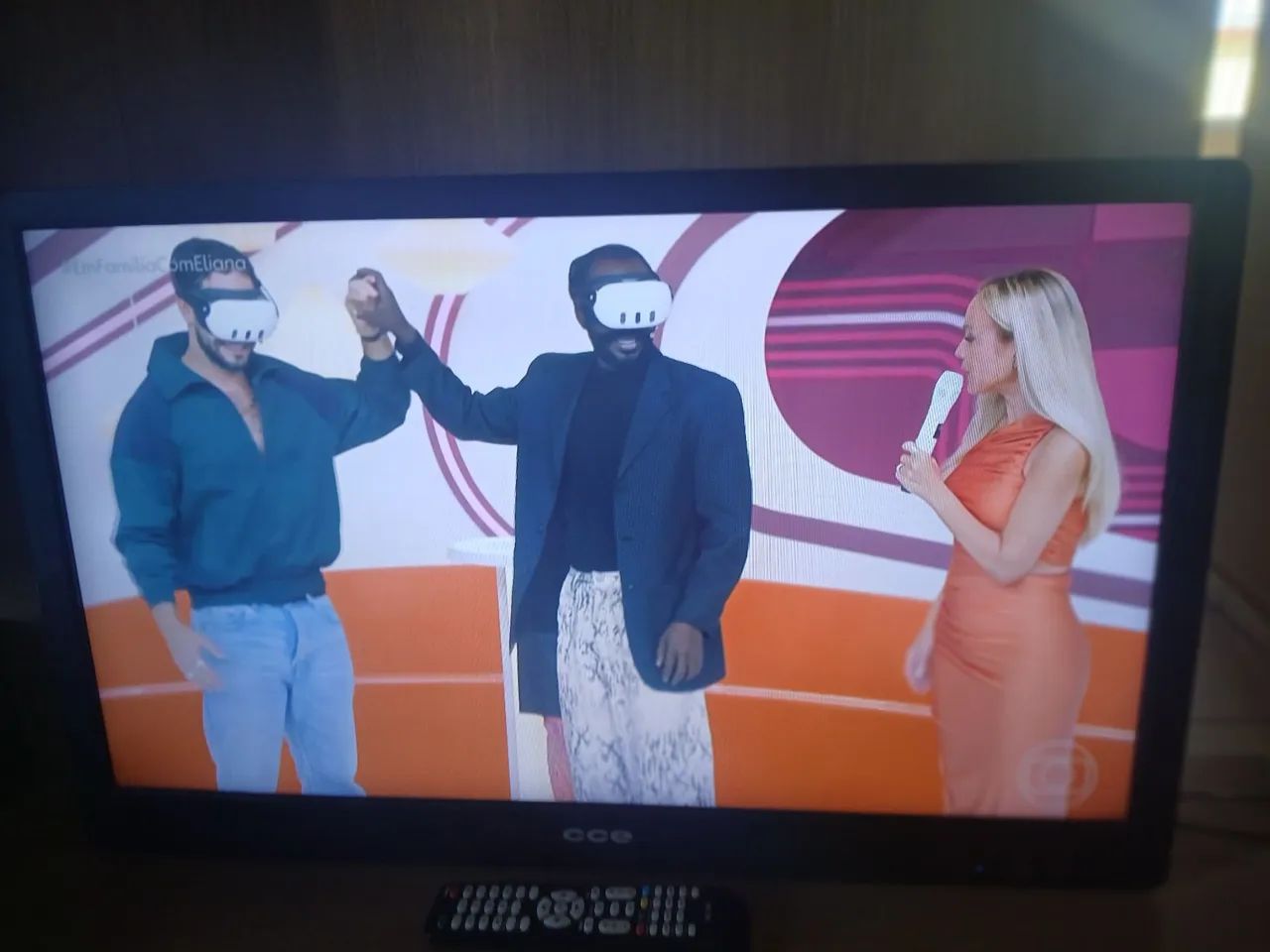 TV 32 CCE LCD  - Foto 3