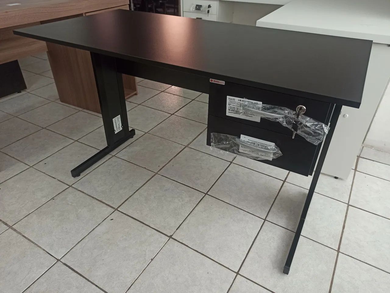 Mesa preta com 2 gavetas  - Foto 4