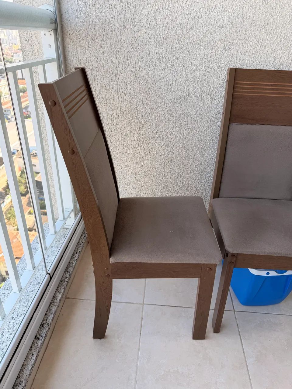 Duas cadeiras de jantar - 80 reais