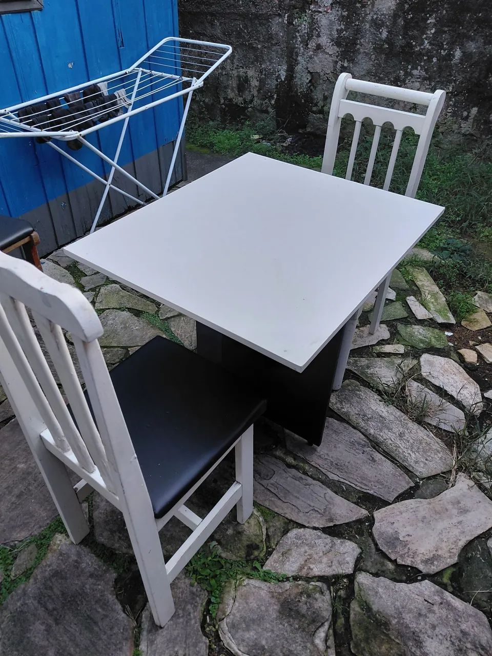 Mesa + duas cadeiras 