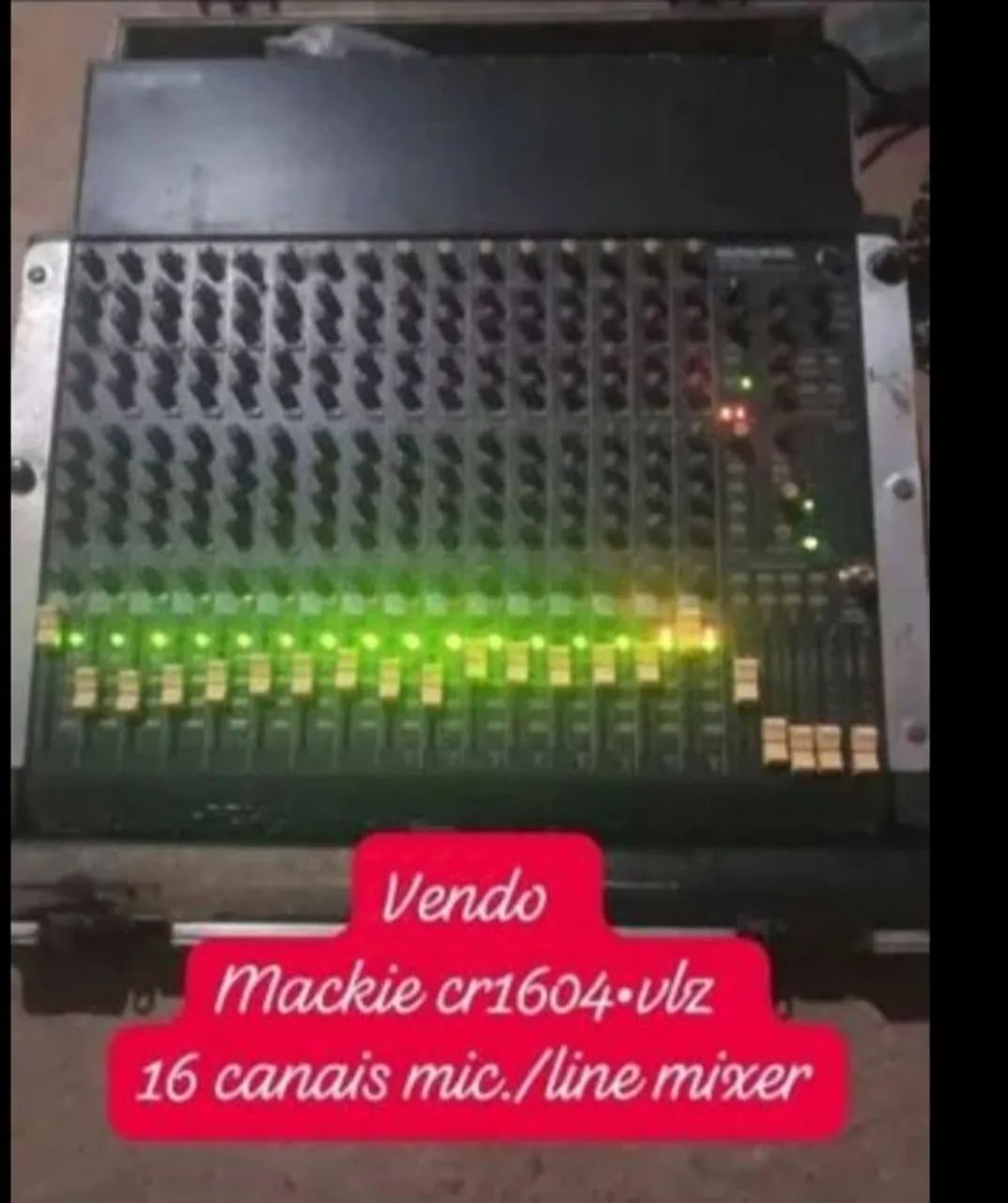 Mesa Mackie 700 reais